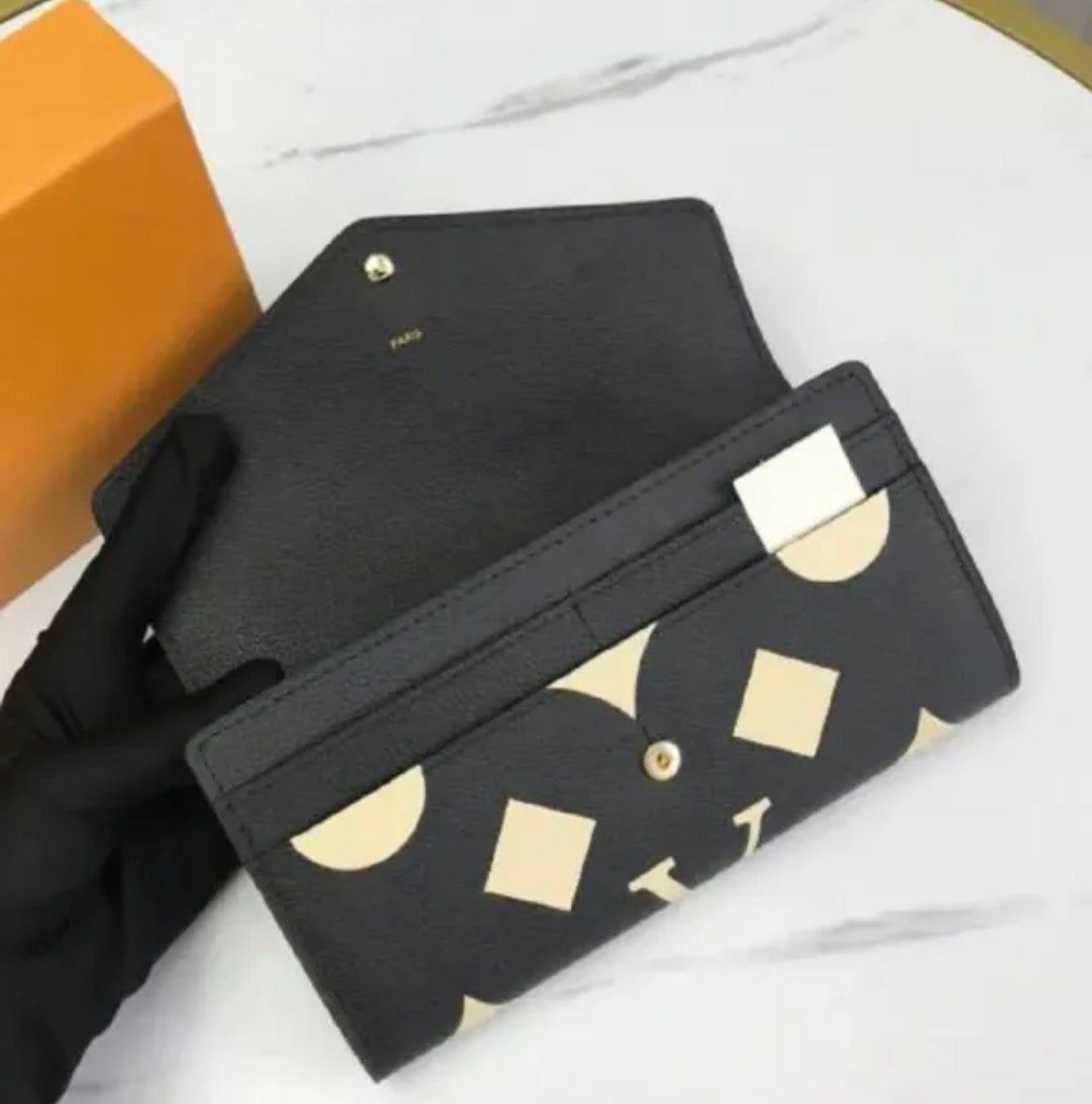Premium Mirror Quality Sarah Style wallet Classic Pattern