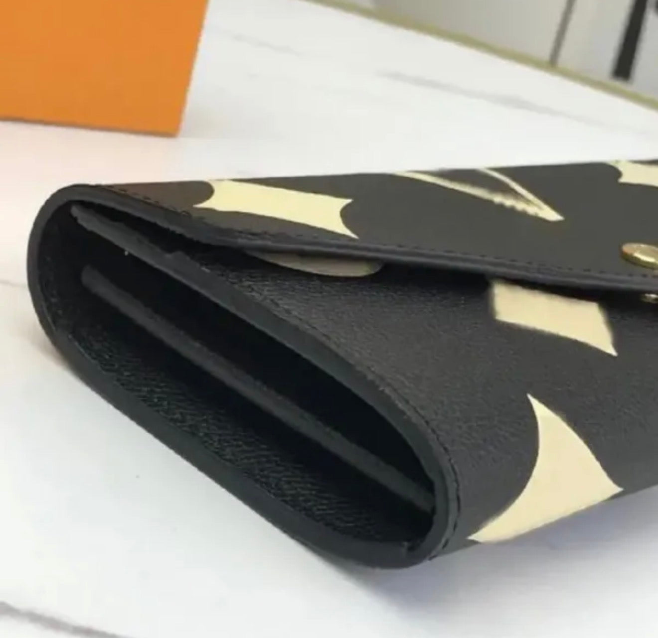 Premium Mirror Quality Sarah Style wallet Classic Pattern